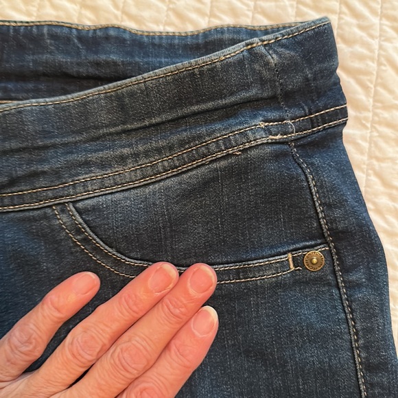 Women’s size 14 pull on jeans. Cotton/poly/viscose/spandex blend. Dark denim. - Picture 5 of 10